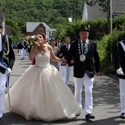 Festzug und Festball am Montag